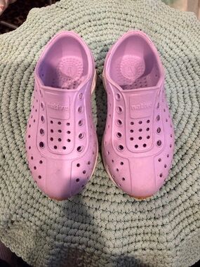 Native Kids Water Shoes in Light Purple
